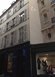 Cette boutique est située rue Quincampoix, dans le 4è arrondissement de Paris, un bien joli quartier. Les vêtements sont jolis, propres et sont d'une certaine finesse.